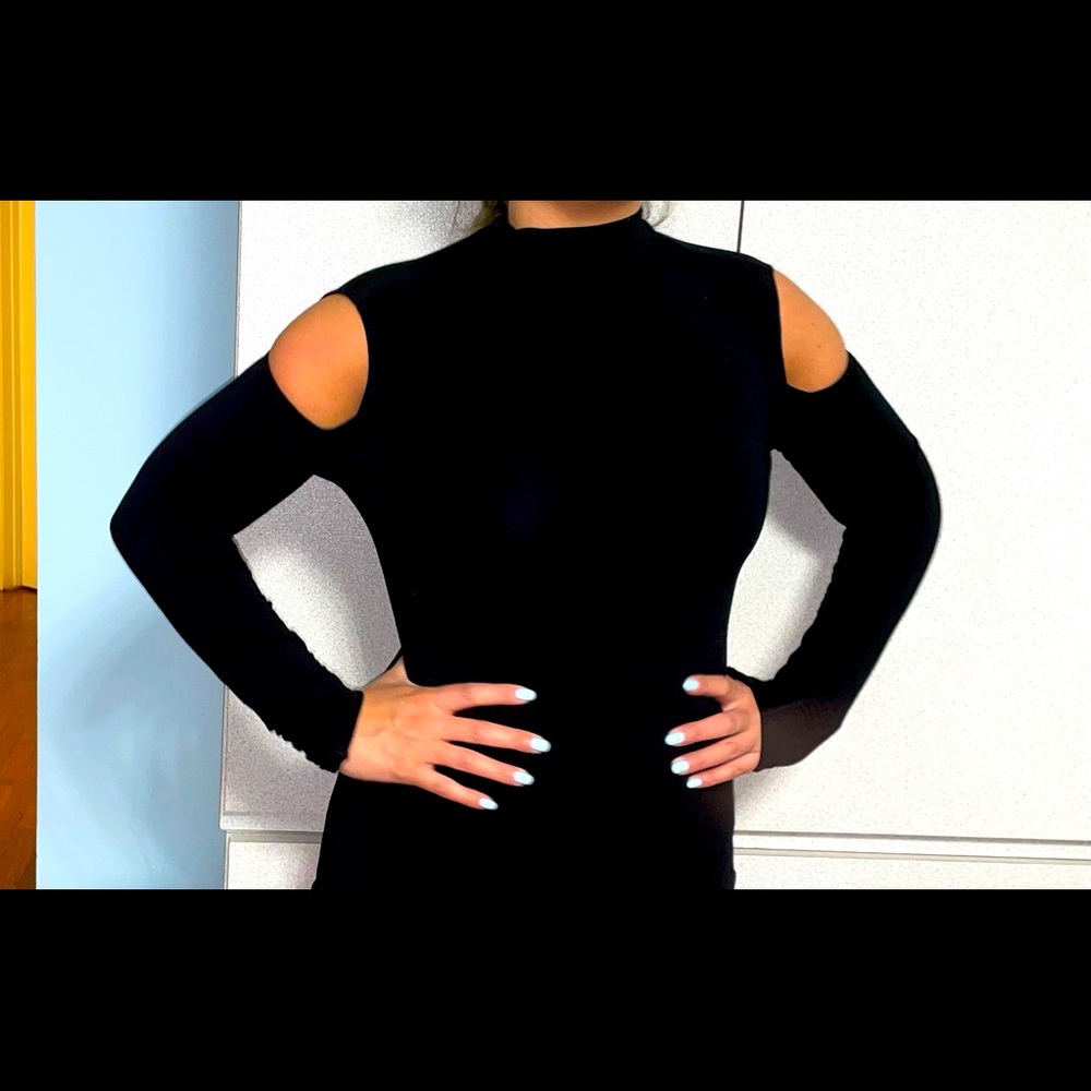 Bailey 44 shoulder cut out top